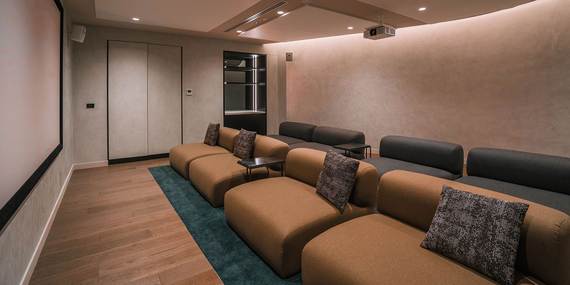 Colliers_Sapphire_Amenities_Cinema_SU-50_1920x960