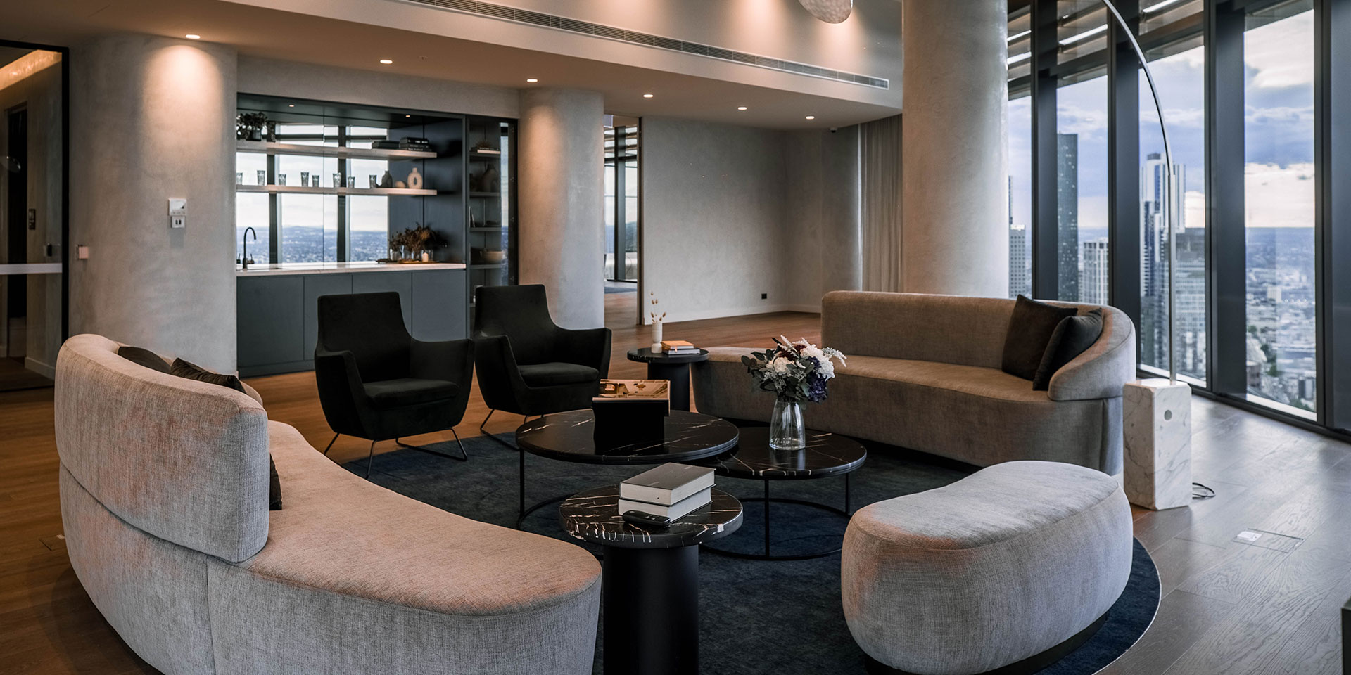 Colliers_Sapphire_Amenities_Wineroom_Seating_SAPJs-45_1920x960